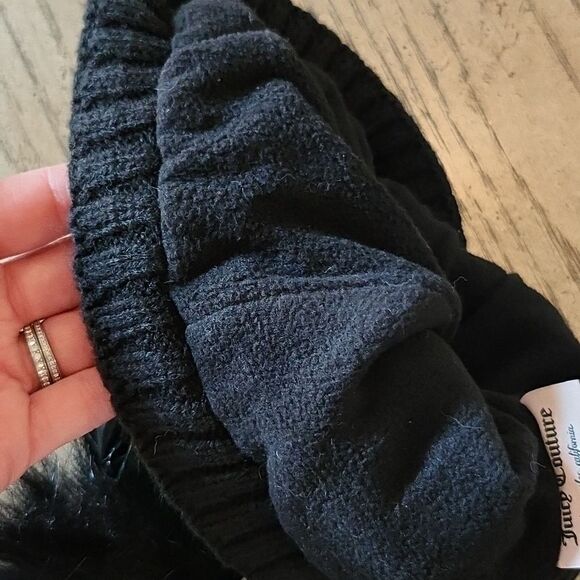 Puffer beanie quilted pom pom Juicy Couture NWT One Size - Picture 5 of 6